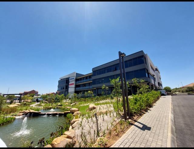 672M² OFFICE TO LET IN VORNA VALLEY
